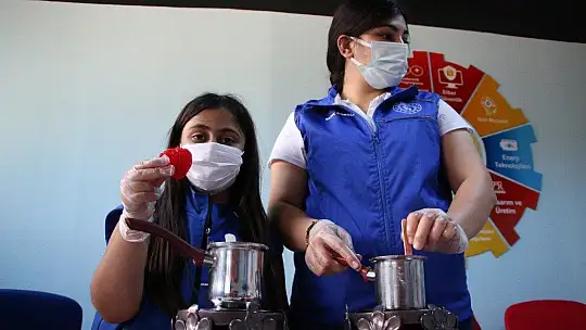 Gençlerin 'oyuncaklı sabun' fikri, el yıkama alışkanlığı kazandırıyor