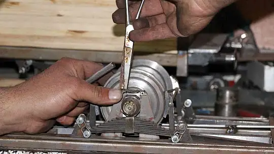 Gerçekleştiremediği hayalini yaptığı maket trenlerde yaşatıyor