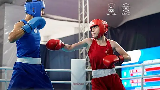 Gizem Özer'den bronz madalya