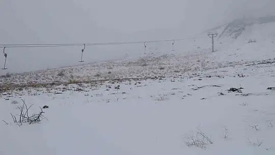 Göl manzaralı kayak merkezi 'kara' hasret kaldı: Yağış olmadığı için sezon açılamadı
