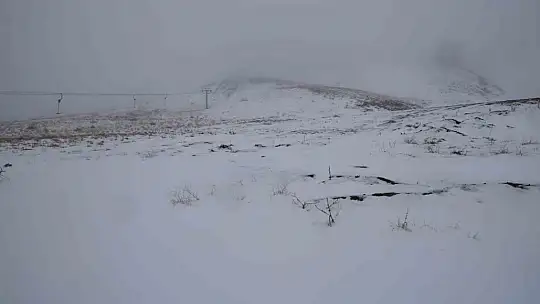 Göl manzaralı kayak merkezi 'kara' hasret kaldı: Yağış olmadığı için sezon açılamadı