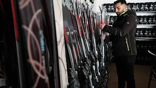 Göl manzaralı kayak merkezi 'kara' hasret kaldı: Yağış olmadığı için sezon açılamadı