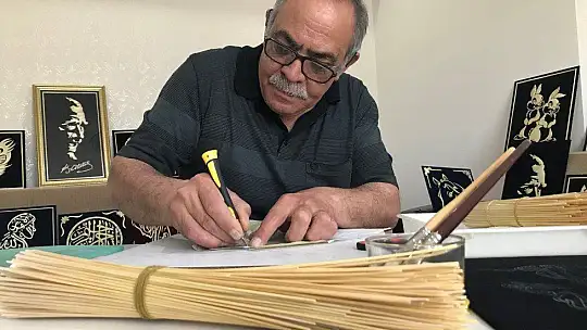 Görenler, ekin sapı olduğuna inanamıyor, sapı sanata dönüşüyor