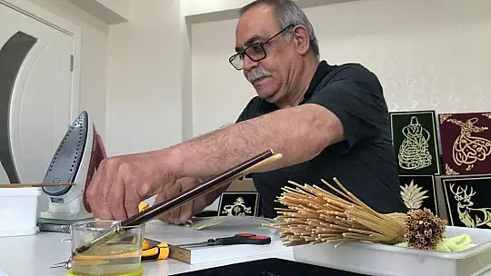 Görenler, ekin sapı olduğuna inanamıyor, sapı sanata dönüşüyor