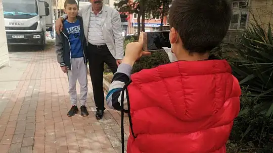 Görenler şoke oldu, 'Müslüm Gürses' Elazığ sokaklarını turladı