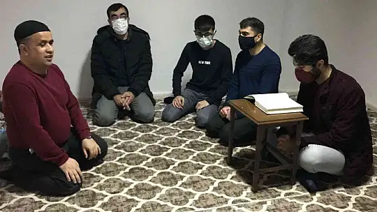 Görme engelli Polat teypten dinlediği ayetlerle hafız oldu