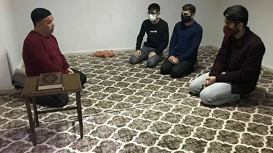 Görme engelli Polat teypten dinlediği ayetlerle hafız oldu