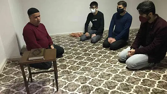 Görme engelli Polat teypten dinlediği ayetlerle hafız oldu