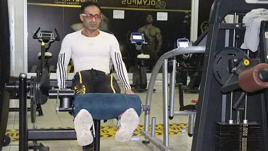 Gündüz boya badana, gece spor yaparak vücut geliştirme şampiyonu oldu