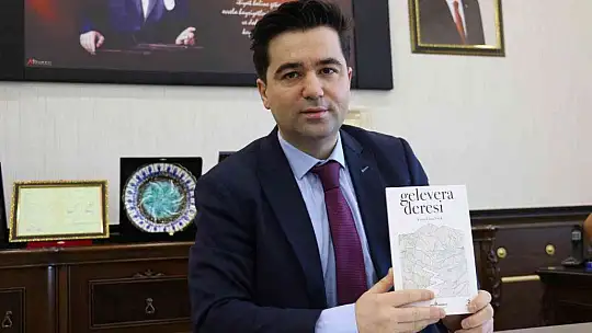 Gündüz kaymakam, gece yazar