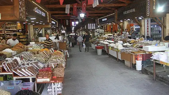Gurbetçiler akın etti, Elazığ'da Kapalı Çarşı esnafının yüzü güldü