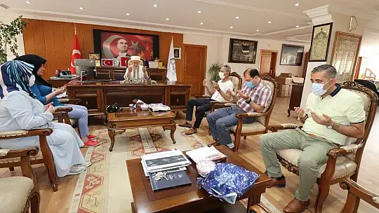 Gürcü kadın Elazığ'da Müslüman olup Elif ismini aldı