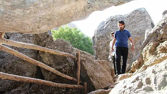 Harput'ta ki Buzluk Mağarası, giren 5 dakika duramıyor