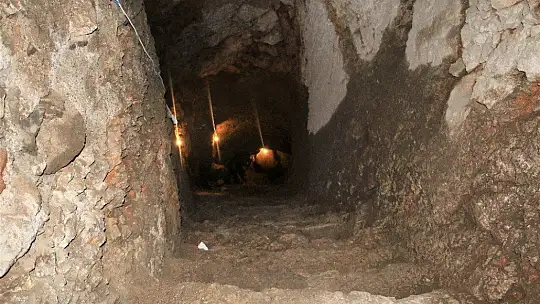 Harput Kalesi kazılarında 7 yılda 110 bin adet obje çıktı