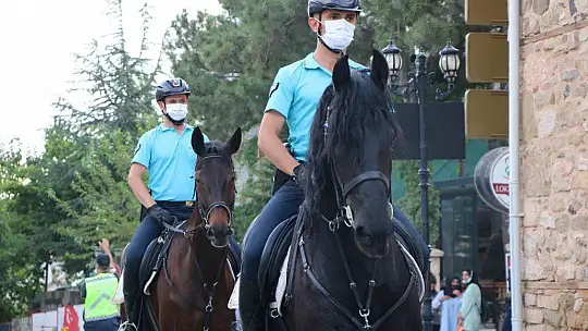 Harput'ta atlı jandarma timlerine yoğun ilgi