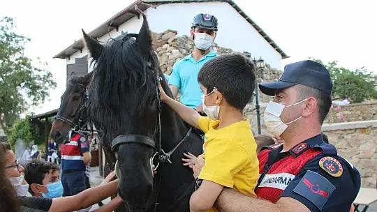 Harput'ta atlı jandarma timlerine yoğun ilgi
