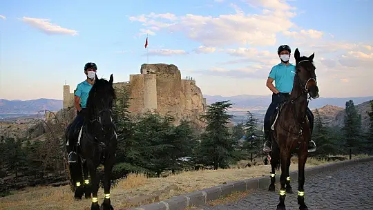 Harput'ta atlı jandarma timlerine yoğun ilgi