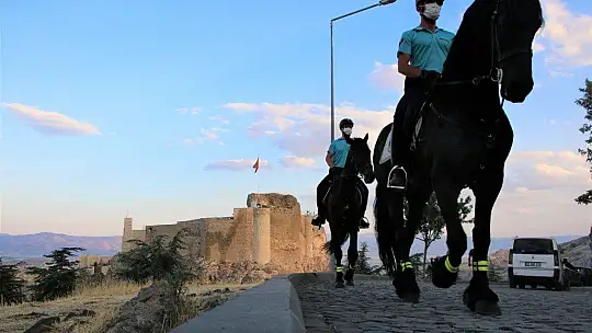 Harput'ta atlı jandarma timlerine yoğun ilgi