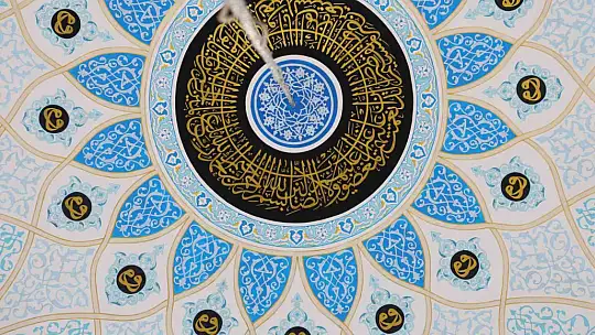 Hat ustası, 28 yıldır küçük fırçası ile 100'ün üzerinde cami süsledi