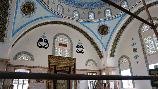 Hat ustası, 28 yıldır küçük fırçası ile 100'ün üzerinde cami süsledi