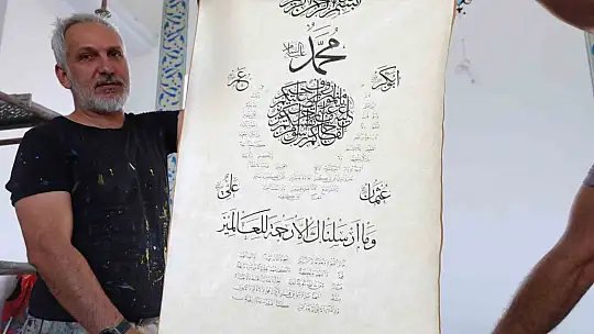 Hat ustası, 28 yıldır küçük fırçası ile 100'ün üzerinde cami süsledi