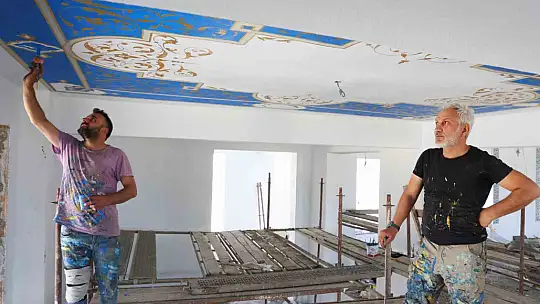 Hat ustası, 28 yıldır küçük fırçası ile 100'ün üzerinde cami süsledi