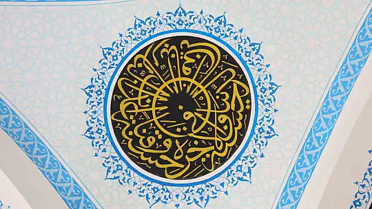 Hat ustası, 28 yıldır küçük fırçası ile 100'ün üzerinde cami süsledi
