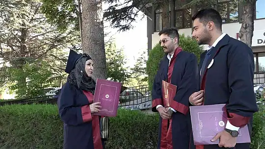 Hayali olan inşaat mühendisliğini 58 yaşında kazandı, 63 yaşında kep attı