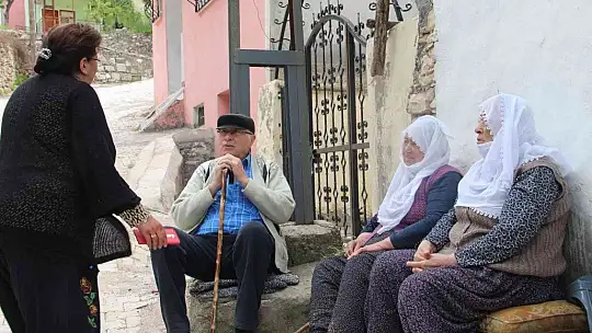 Hayalini gerçekleştirdi, gurbetten dönüp 300 yıllık köyün ilk kadın muhtarı oldu