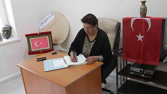Hayalini gerçekleştirdi, gurbetten dönüp 300 yıllık köyün ilk kadın muhtarı oldu