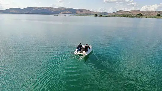 Hayalini gerçekleştirdi, su üzerine kafe kurdu