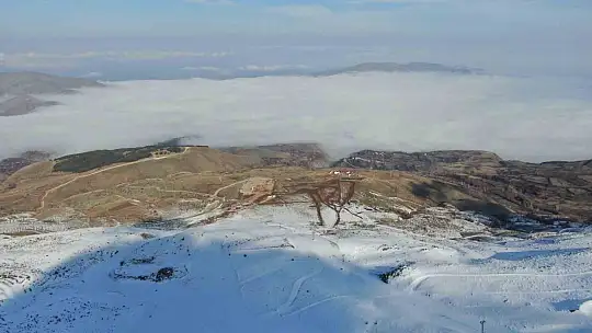Hazar Gölü'nde dron ile çekilen görüntüler görsel şölen oluşturdu.