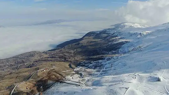 Hazar Gölü'nde dron ile çekilen görüntüler görsel şölen oluşturdu.