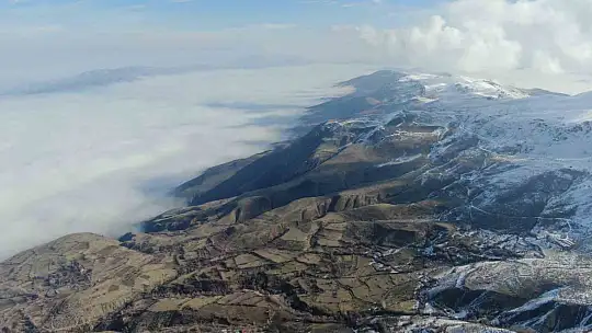 Hazar Gölü'nde dron ile çekilen görüntüler görsel şölen oluşturdu.