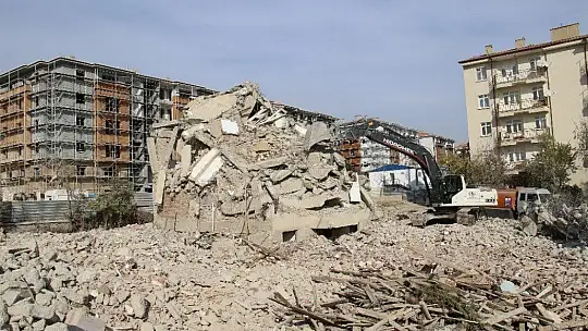 Hem yıkım, hem yapım çalışması sürüyor, bir mahalle 2 bin 251 konutla hızla dönüşüyor
