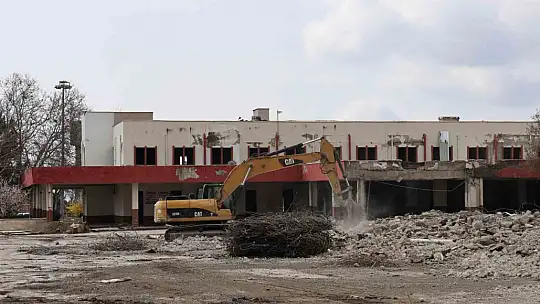 Hemen herkesin bir anısı vardı: Elazığ'da eski terminal binasının son anları havadan görüntülendi