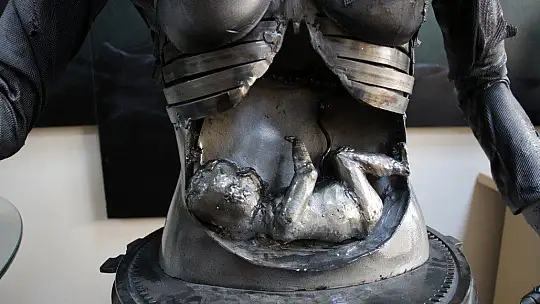 Her atık çöp değil, metali sanata çeviren 'Demir Adam'