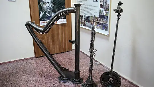 Her atık çöp değil, metali sanata çeviren 'Demir Adam'