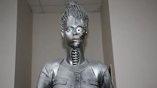 Her atık çöp değil, metali sanata çeviren 'Demir Adam'