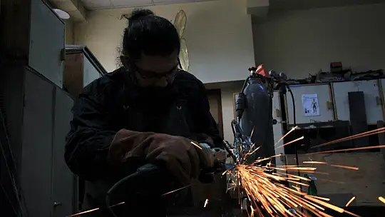 Her atık çöp değil, metali sanata çeviren 'Demir Adam'