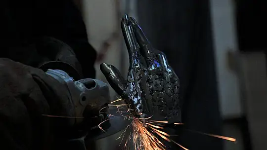 Her atık çöp değil, metali sanata çeviren 'Demir Adam'