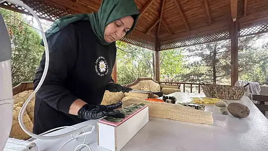 Hindistan cevizinden doğal sabun, sivilce ve lekeleri yok ediyor