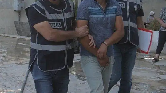 Hırsız kuaföre girdi, ne bulduysa çaldı ama yakalanmaktan kurtulamadı