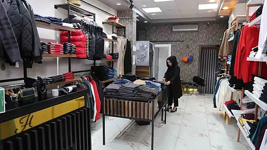 Hırsızlığın bu kadarına da pes: Müşteri gibi önce denediler sonra çaldılar