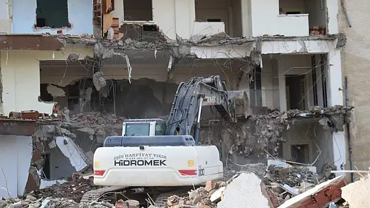 İki depremde 16 bin 773 yapı ağır hasar aldı, 5 bin 664'ünün yıkımı yapıldı