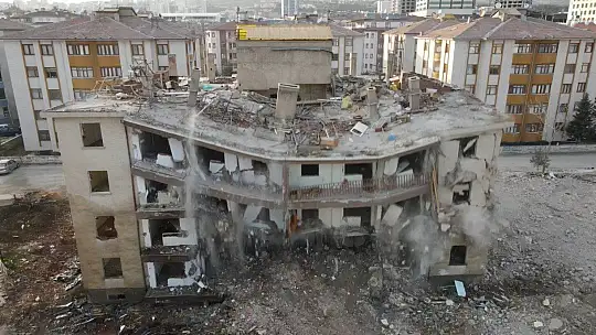 İki depremde 16 bin 773 yapı ağır hasar aldı, 5 bin 664'ünün yıkımı yapıldı