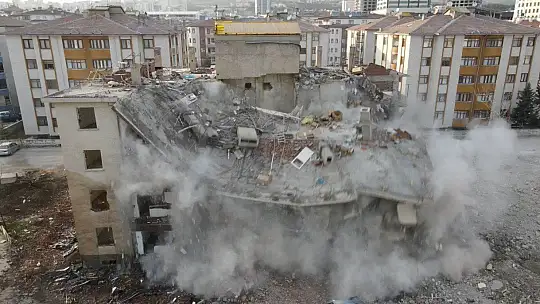 İki depremde 16 bin 773 yapı ağır hasar aldı, 5 bin 664'ünün yıkımı yapıldı