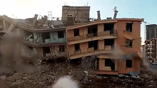 İki depremde 16 bin 773 yapı ağır hasar aldı, 5 bin 664'ünün yıkımı yapıldı