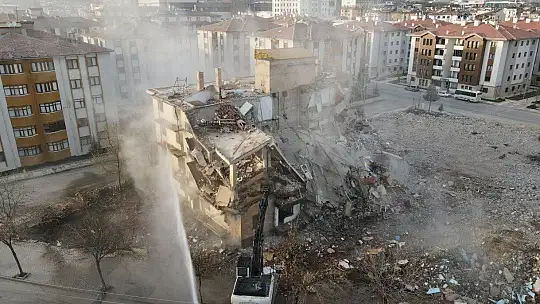 İki depremde 16 bin 773 yapı ağır hasar aldı, 5 bin 664'ünün yıkımı yapıldı