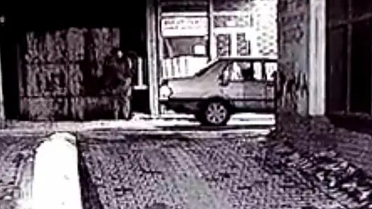İki kişinin zor kaldırdığı demir tezgahı, hırsız tek başına çaldı